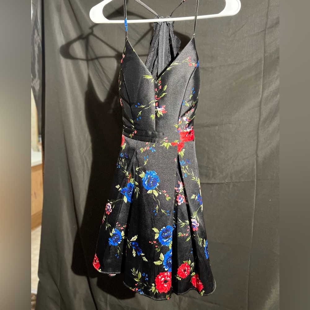 B. Smart Floral Spaghetti Strap Lace Back Dress Size 0 Juniors'